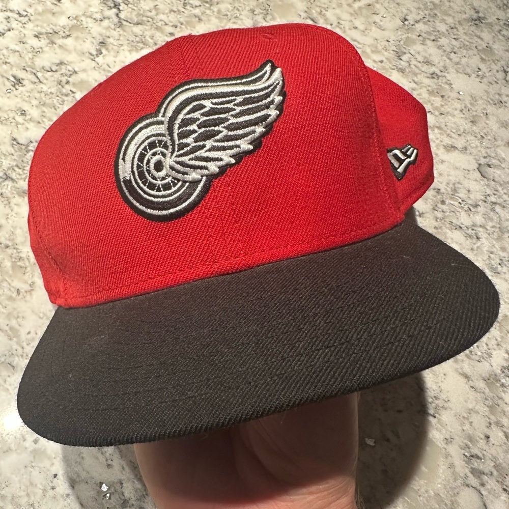 New Era 59Fifty fitted Detroit Red Wings ball cap.  Size 7-1/2.